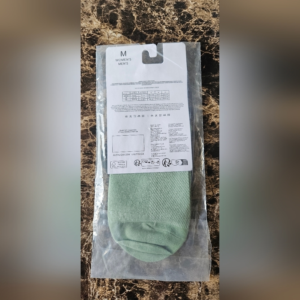 NWT-ALO Yoga Unisex Half-Crew Socks in Sage Green with White Stripe - Picture 4 of 4
